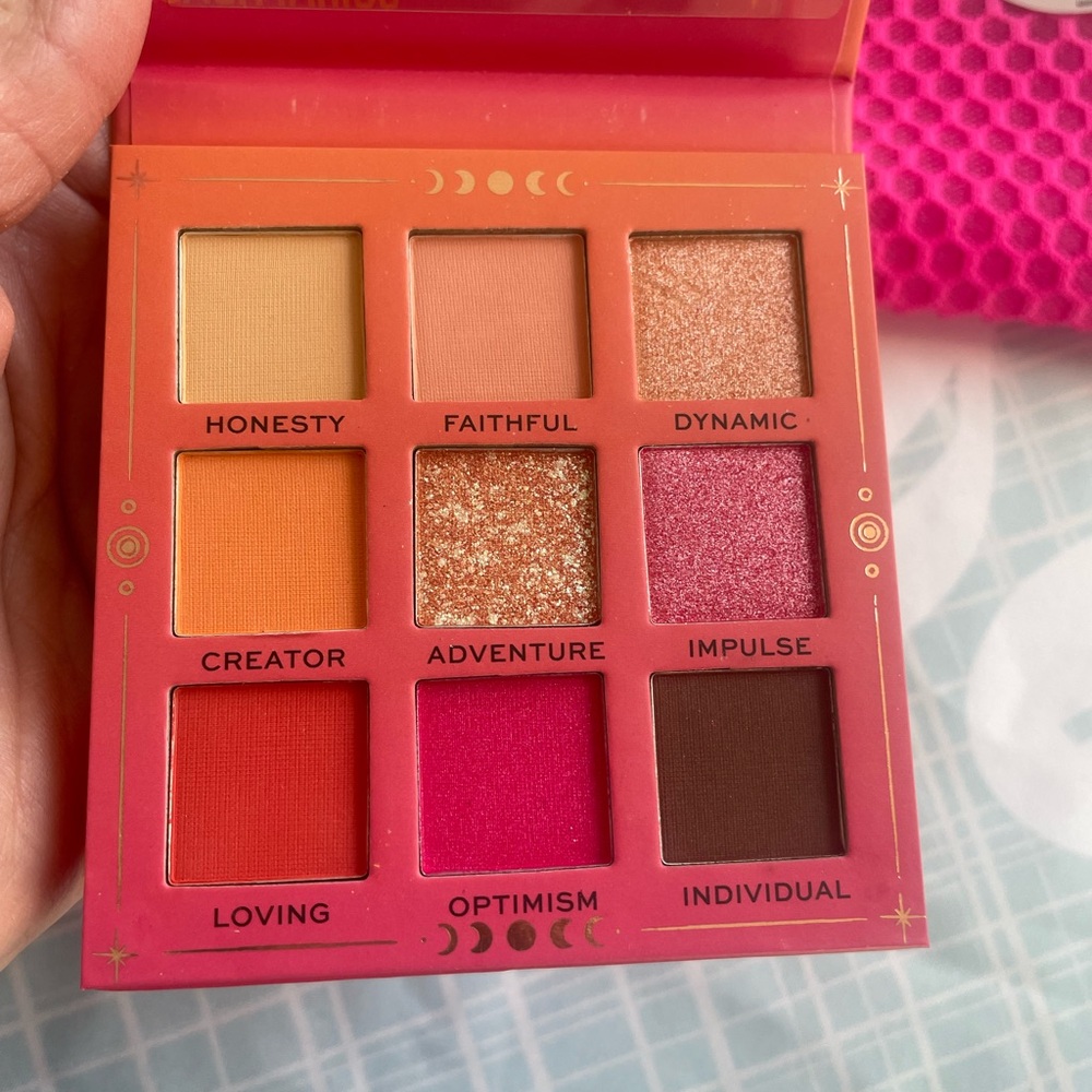 Revolution Fire Palette with Pink Cosmetic Set - Picture 12 of 14